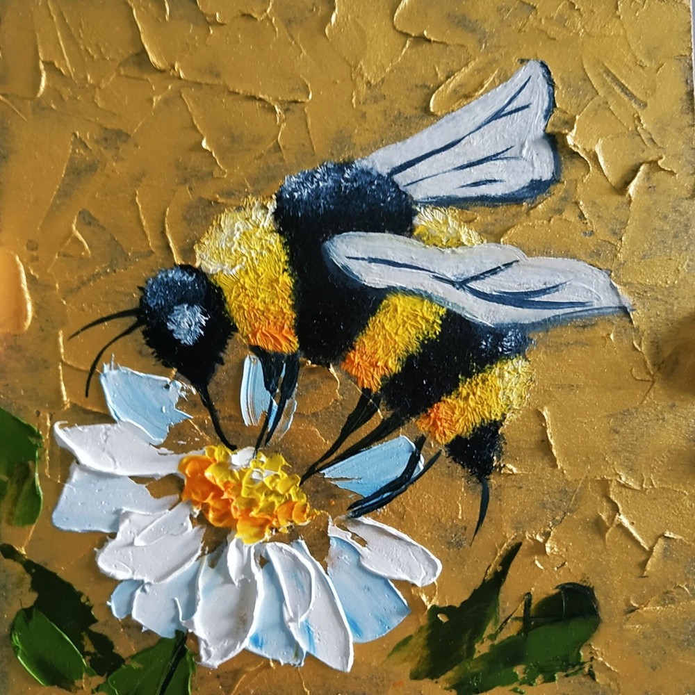 Hand-Painted Oil Painting Bumblebee on White Daisy Floral Canvas Wall Art MQ1768