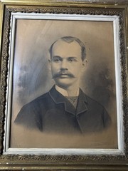 Antique American School „Portrait Of A Gentleman“ Charcoal On Paper – Framed