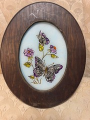 Vintage Oval Folk Art Tinsel Foil Reverse Artwork „Butterflies“ – Framed