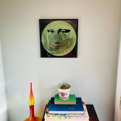 Acrylic Pour Painting resembling the Mona Lisa on a pop art style vinyl record