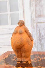 Cast Iron Fat Woman – Woman Rubensian Shapes Statue – Act Fat Woman Rustical