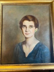 Large American School „Formal Female Portrait“ Oil Painting – Signed/Framed