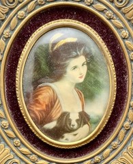 VTG MINIATURE CAMEO PORTRAIT, ‚LADY HAMIL’TON‘, OPENWORK WOODEN FRAME, c1950 vg
