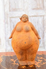 Cast Iron Fat Woman – Woman Rubensian Shapes Statue – Act Fat Woman Rustical