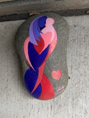 Mother And Child Love Hand Painted On A Rock Approx 7 1/2“ X 5“ X 2 1/2“￼