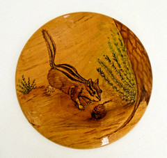VTG 1970’s Oregon Myrtle Wood 6″ Round Painted Scene Wall Hanging Chipmunk