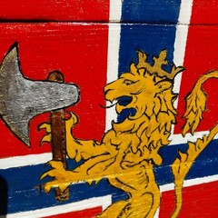 NORWAY NORWEGIAN COAT OF ARMS ON WOOD 20″x 21+“ WALL HANGING HAND PAINTED