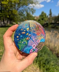 Original Painting on Wood Slice, Ocean Life, Fish, Aquatic Coral Art 8,3×8,7 cm.