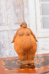 Cast Iron Fat Woman – Woman Rubensian Shapes Statue – Act Fat Woman Rustical