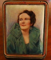 MINIATURE SIGNED PORCELAIN PORTRAIT OF SOCIETY WOMAN 20TH C. EX-COND 3.25 X 3.5