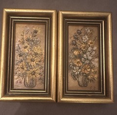 VINTAGE FRAMED MINI FLORAL OIL PAINTINGS – SET OF TWO – LOVELY💐
