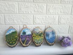 Acrylic Painting on a slice of wood „Mountain Landscape“ – 13×13 cm, handmade