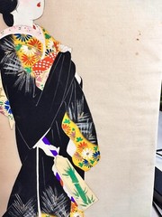 QING YAN JAPANESE WOMAN SILKSCREEN PAINTING SIGNED 16″ X 12″