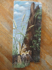 VINTAGE PAINTING ON NATURAL WOOD. „RABBIT SITTING ON HIS PORCH“, CUTE & UNIQUE
