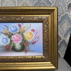 „A Vase of Flowers Scene“ Oil On Board Painting – Framed Robert Cox Signed