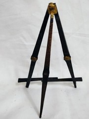 „Monument Valley“ Sand Painting SIGNED & by Wilson Price Sr. w/ Vtg Steel Easel