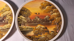VINTAGE HAND OIL PAINTED ODDIS CLEMONS OUT CERAMIC PLATE SET WALLART/DECOR