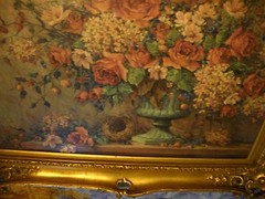 BARBARA MOCK „COLETTE’S COLLECTION“ OIL PAINTING / BENTLY HOUSE GOLD FRAME